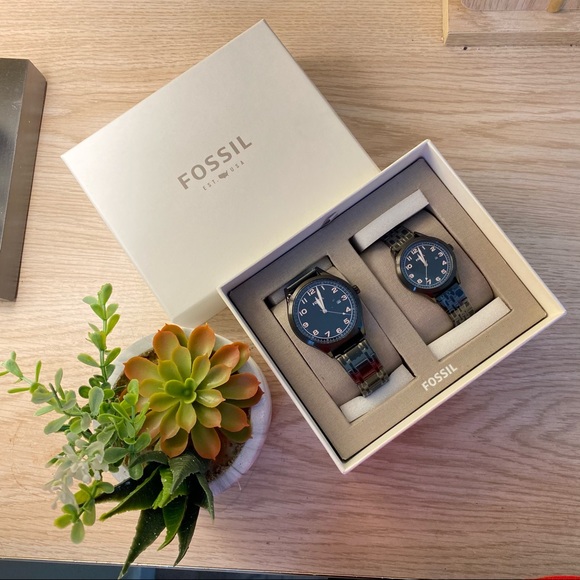 ❎SOLD❎ Fossil His and Her Watch - Picture 2 of 6
